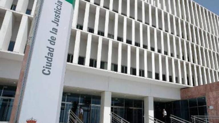 Málaga: exoneración total de deudas a una mujer tras superar un cáncer
